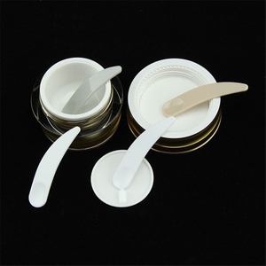 Miljøvenlig hvid kosmetisk ske til blanding og prøveudtagning